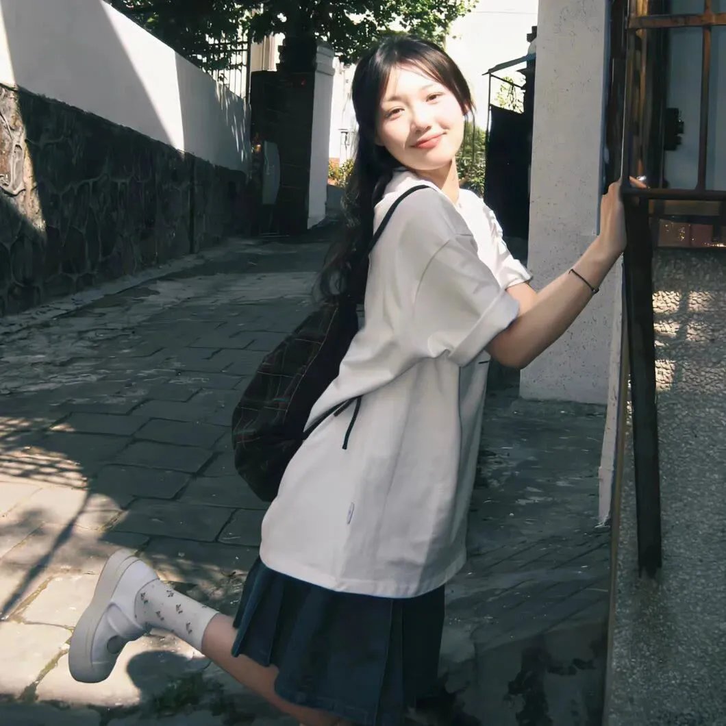眼里余光都是你